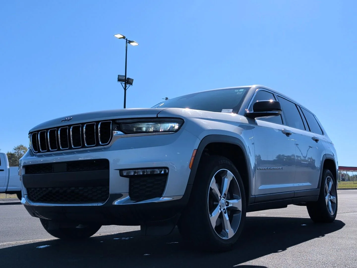 Used 2021 Silver Jeep Limited image 1