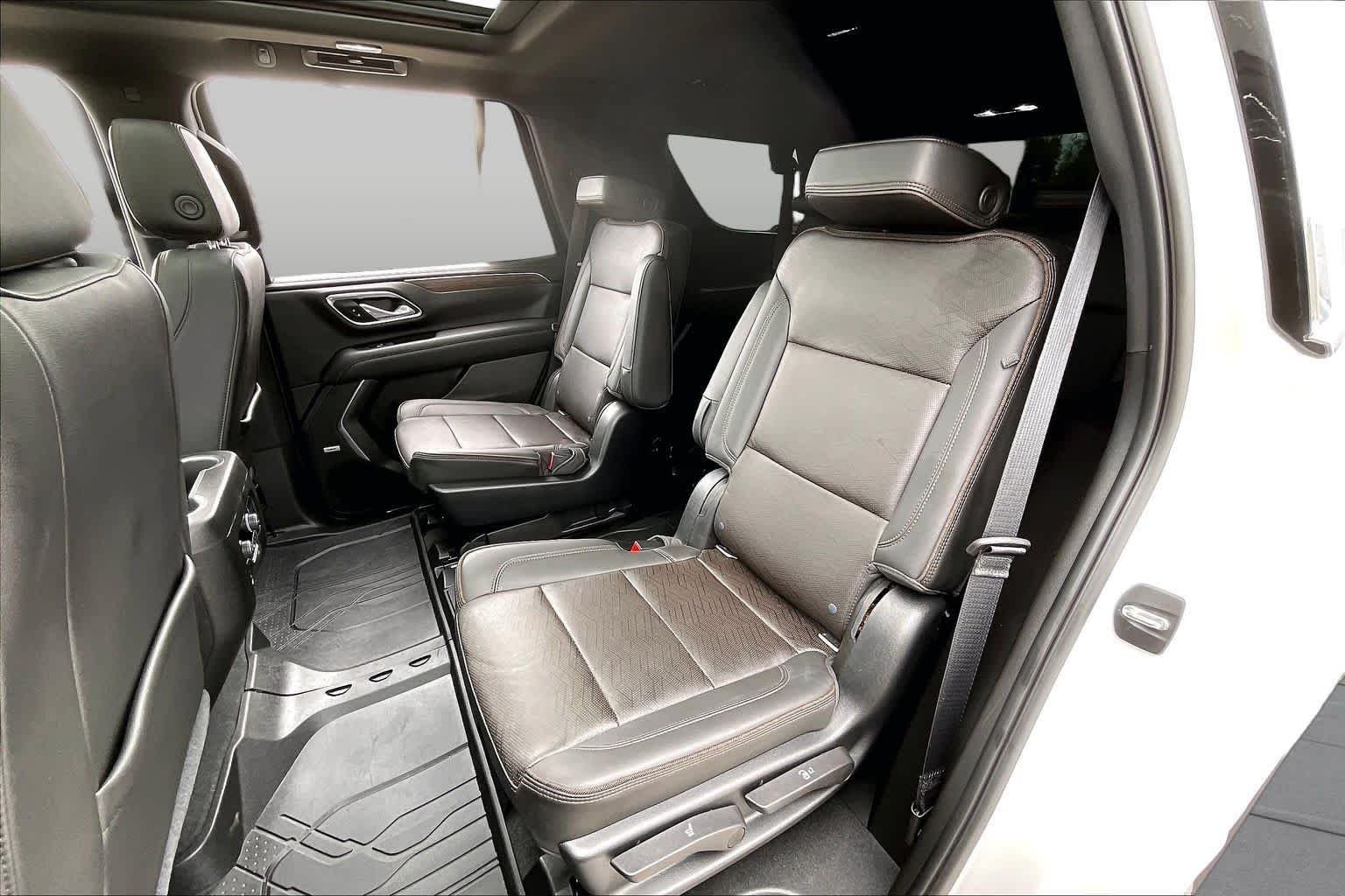 Used 2021 Iridescent Pearl Tricoat Chevrolet High Country image 19