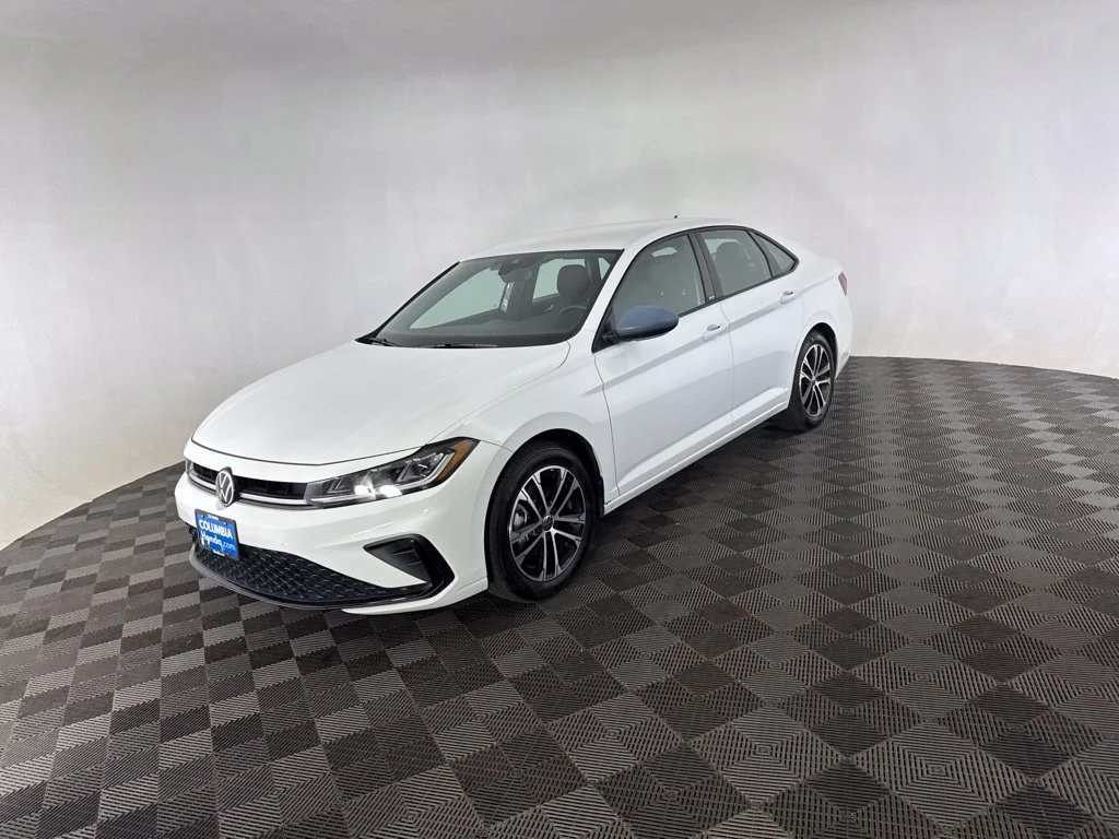 Used 2025 White Volkswagen 1.5T Sport image 3