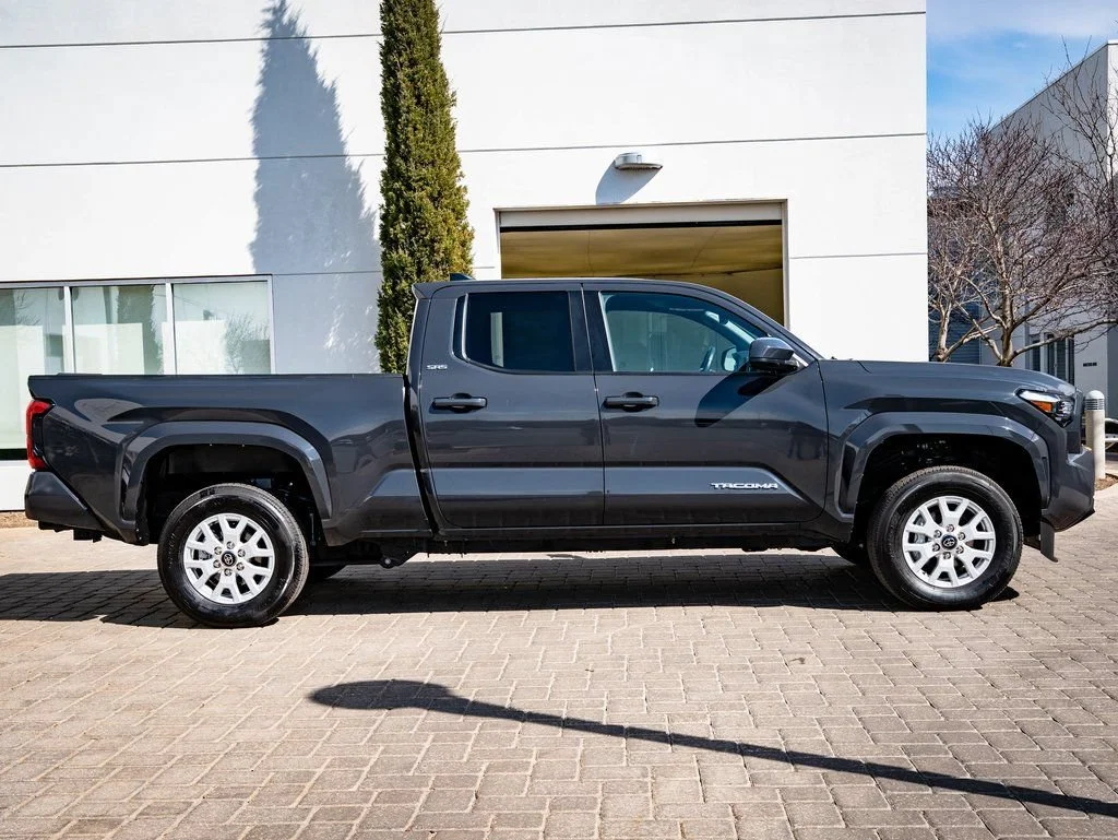 Used 2025 Underground Toyota SR5 image 6