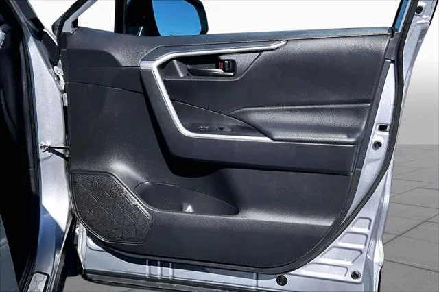 Certified Used 2024 SILVER SKY METALLIC Toyota  image 23