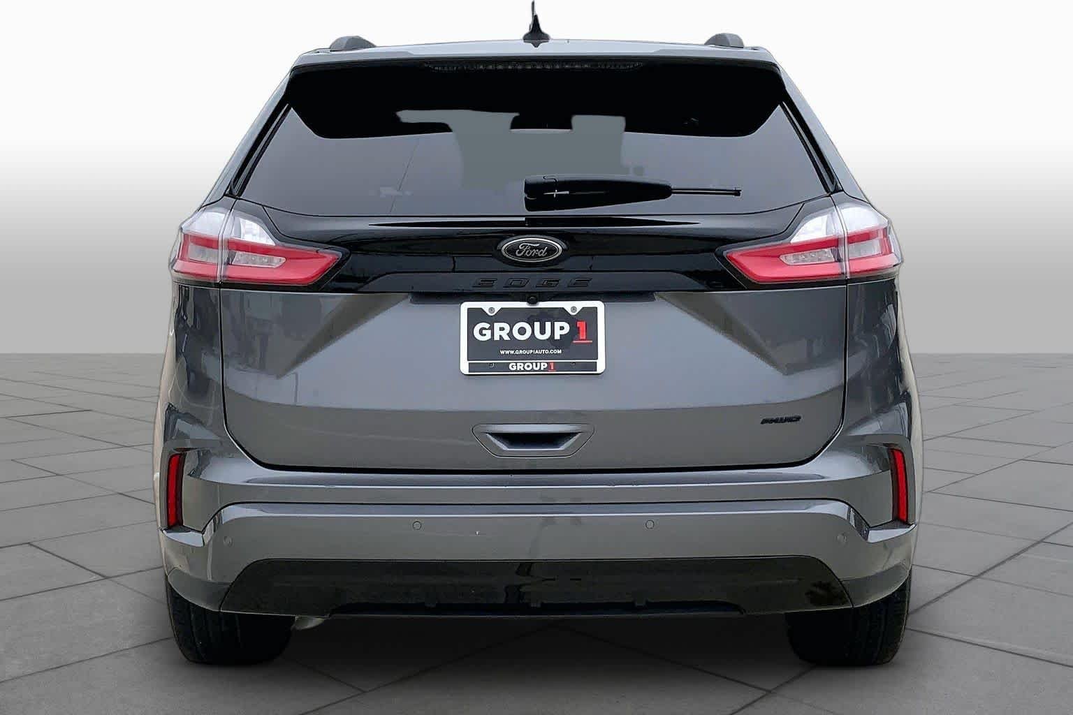Used 2024 Carbonized Gray Metallic Ford SE image 4