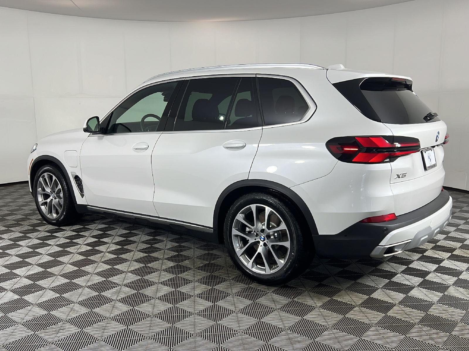 New 2026 Mineral White Metallic BMW xDrive50e image 5