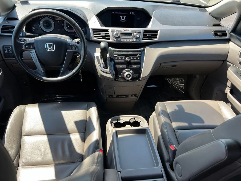 Used 2013 Polished Metal Metallic Honda EX-L image 17