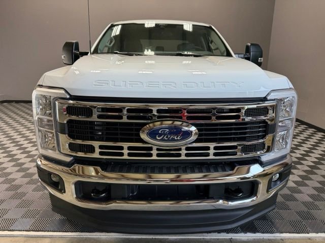 New 2026 Oxford White Ford F-250® XLT image 4