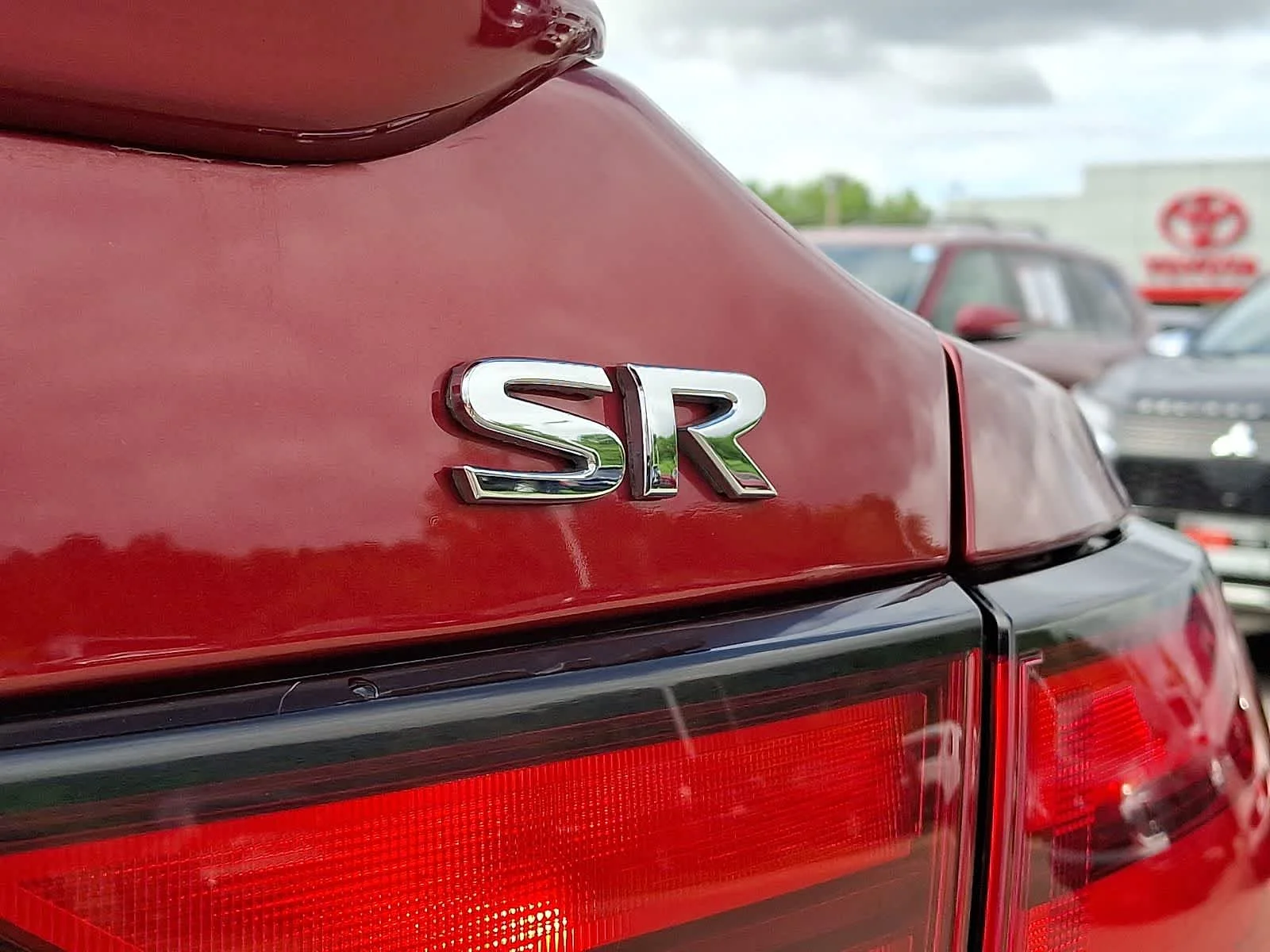 Used 2022 Scarlet Ember Tintcoat Nissan SR image 31