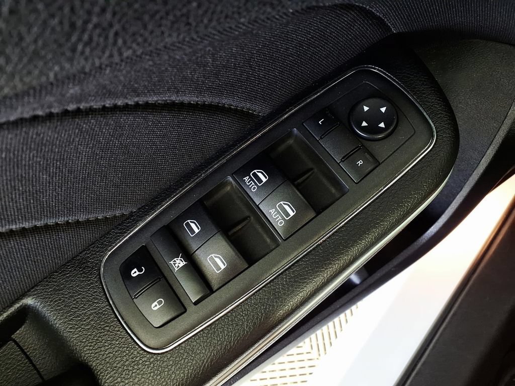 Used 2022 White Knuckle C Dodge SXT image 25