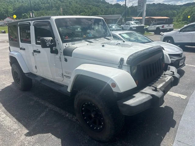 Used 2013 Jeep Wrangler Unlimited Sahara with VIN 1C4BJWEG0DL532447 for sale in Middlesboro, KY