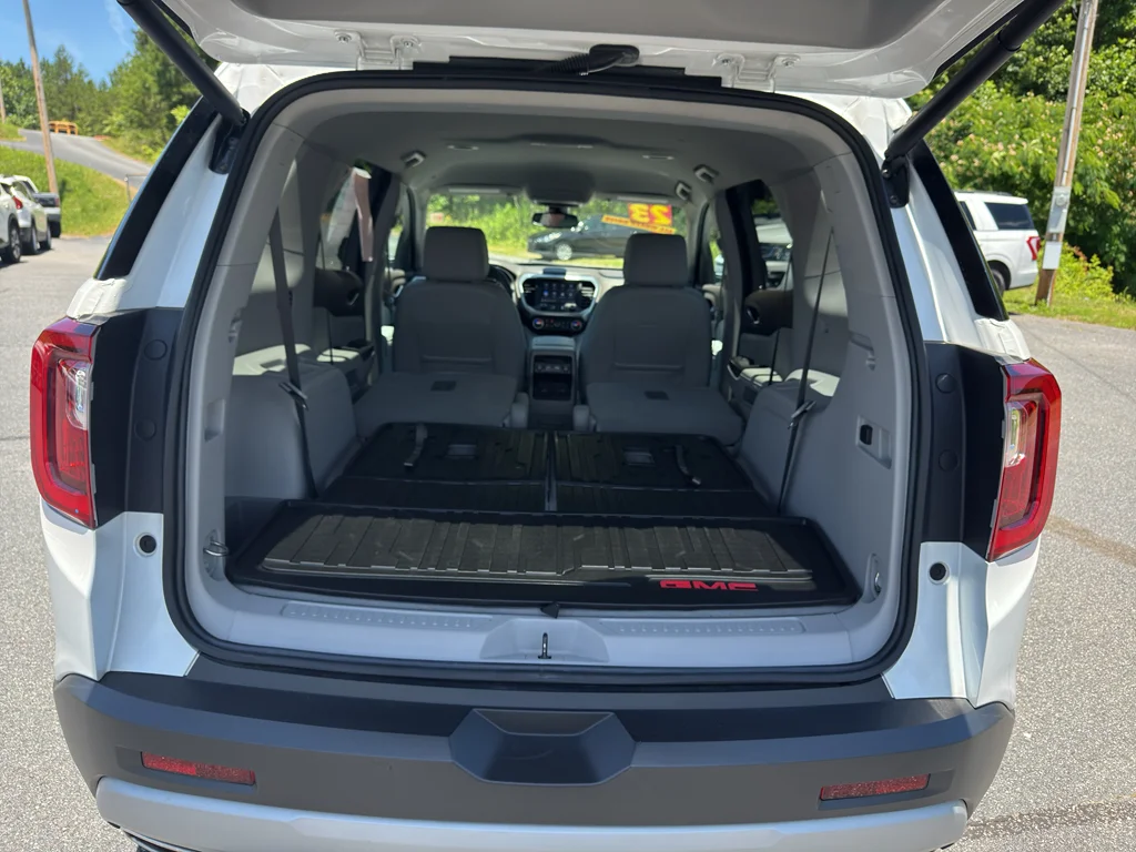 2023 GMC Acadia SLT - Photo 17
