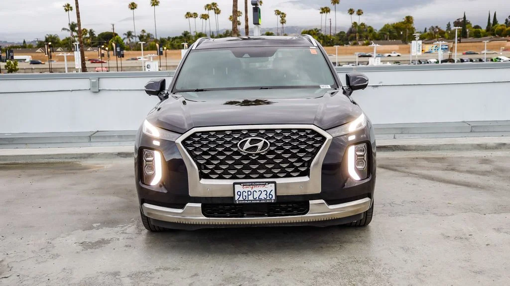 Used 2022 White Hyundai Calligraphy image 3