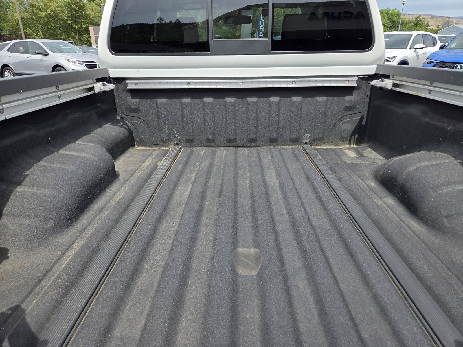 Used 2020 Glacier White Nissan SV image 17