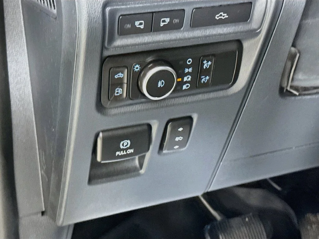 Used 2022 Blue Metallic Ford Platinum image 12