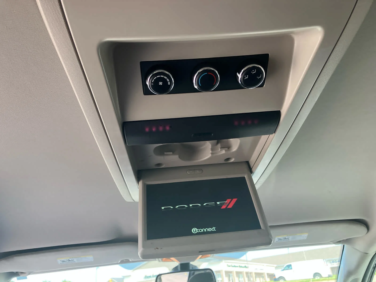Used 2019 Granite Pearlcoat Dodge SE image 26