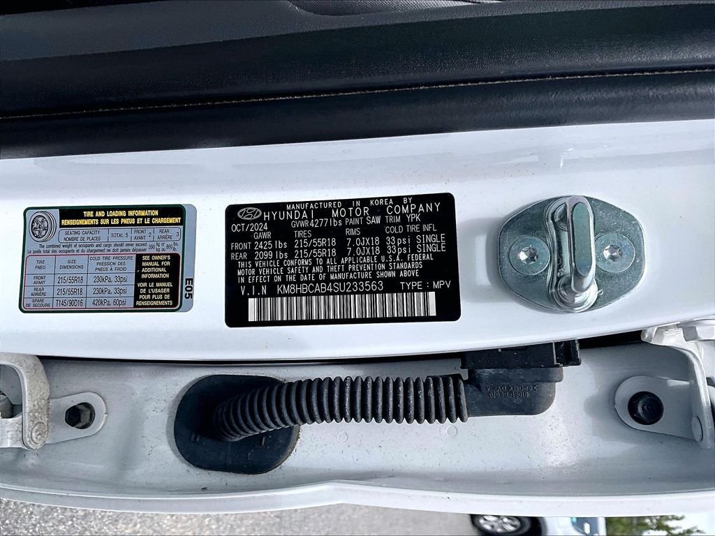 Used 2025 White Hyundai SEL image 31