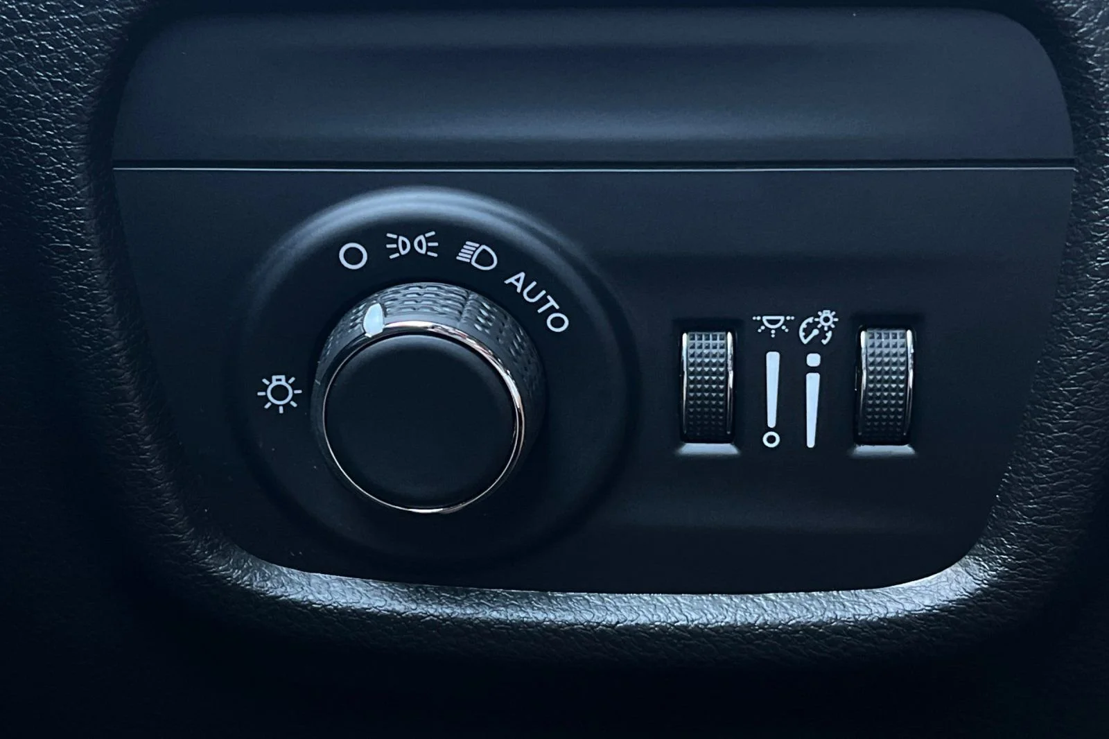 Used 2023 Gray Jeep Altitude 4x4 image 36