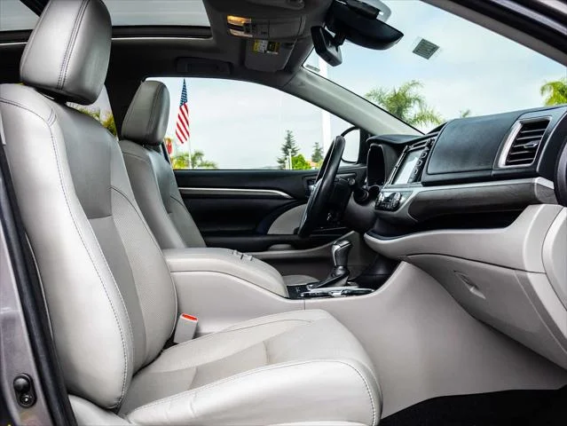 Certified Used 2017 PREDAWN GRAY MICA Toyota  image 27