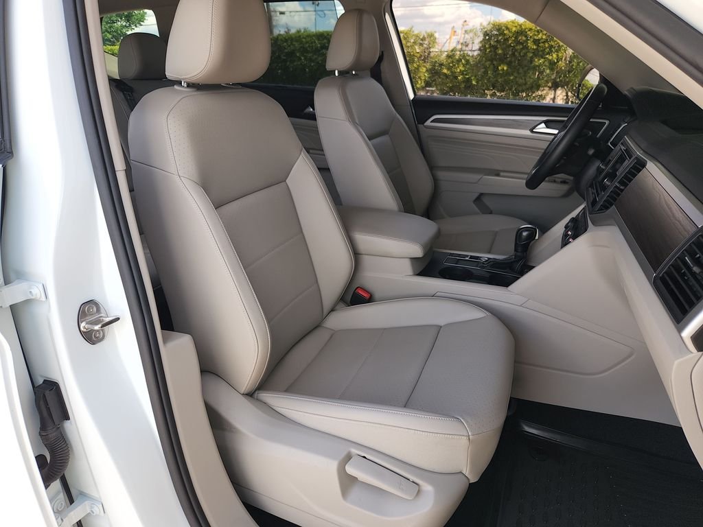 Used 2023 White Volkswagen 2.0T SE image 16