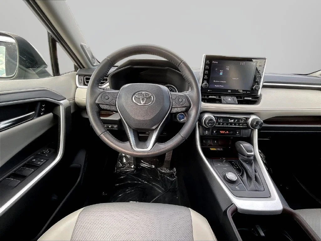 Used 2022 Silver Sky Metallic Toyota Limited image 8