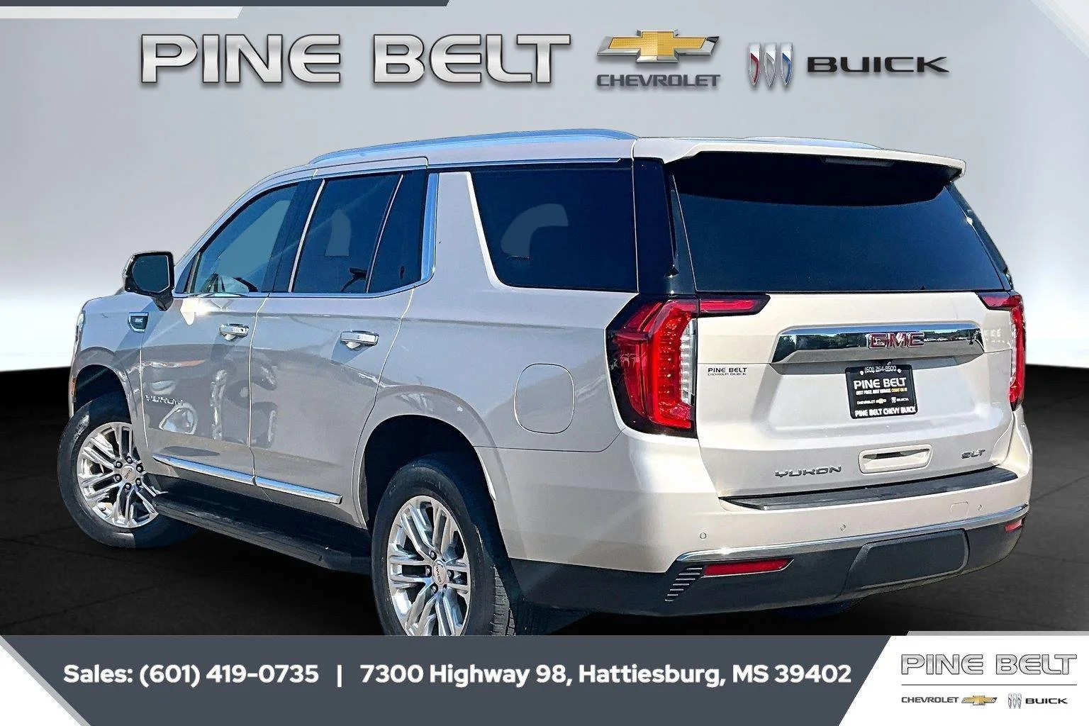 Used 2022 Pearl Beige Metallic GMC SLT image 2