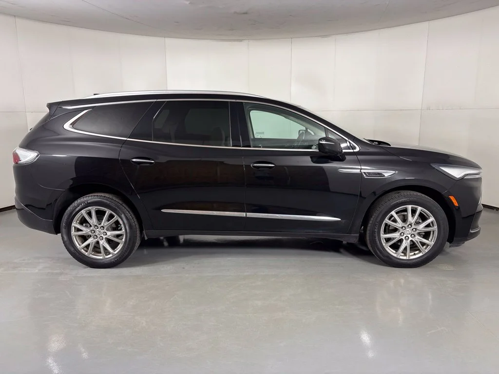 Used 2023 Black Buick Essence image 9