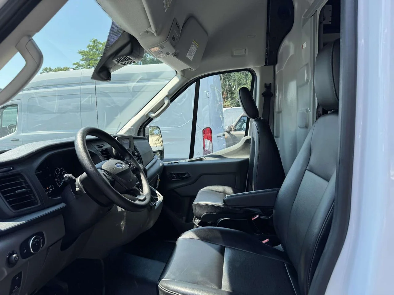 Used 2025 Oxford White Ford Base image 19