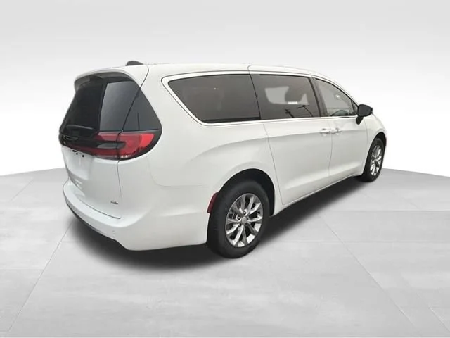 New 2027 Bright White Clearcoat Chrysler Select image 7