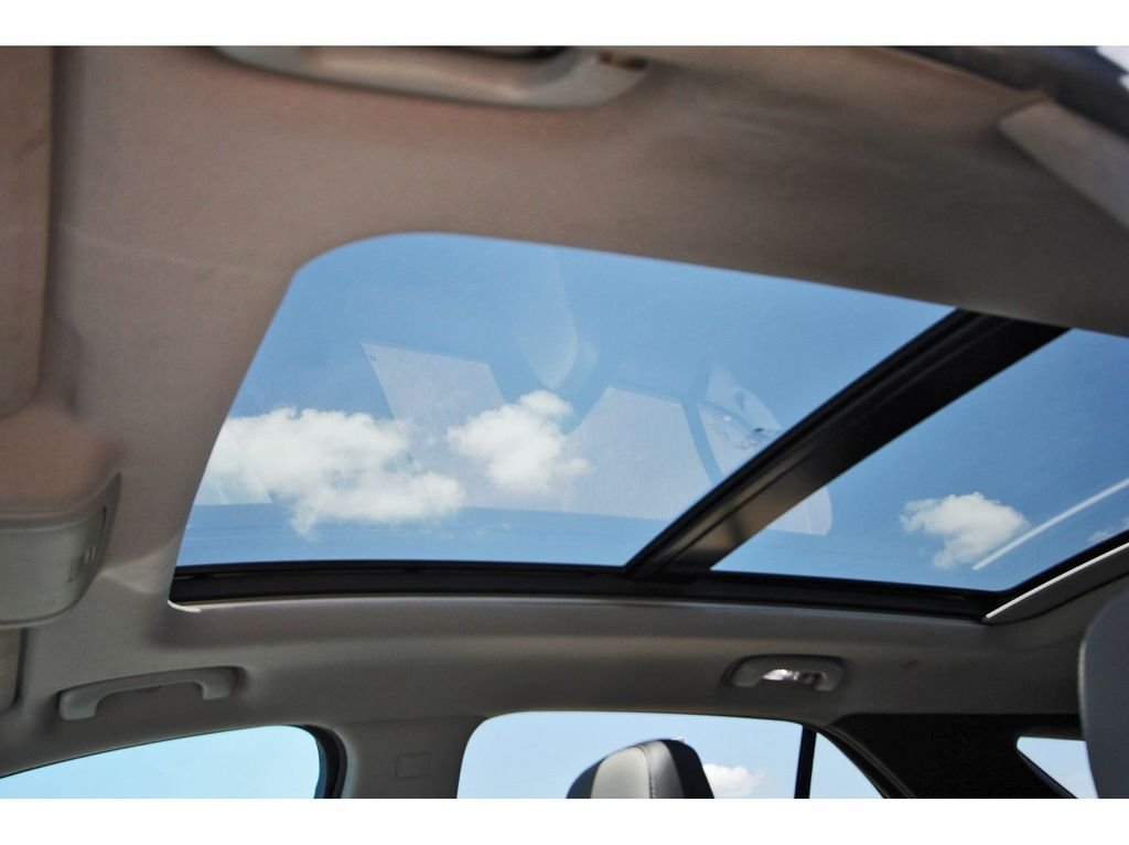 Used 2021 White Chevrolet Premier image 27