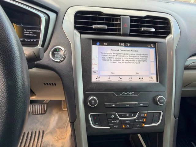 Used 2019 Oxford White Ford SE image 20