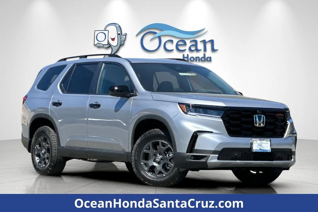 2025 Honda Pilot TrailSport AWD's photo
