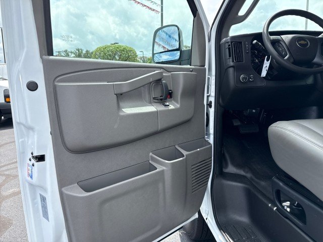 2025 Chevrolet Express Cargo Work Van - Photo 6