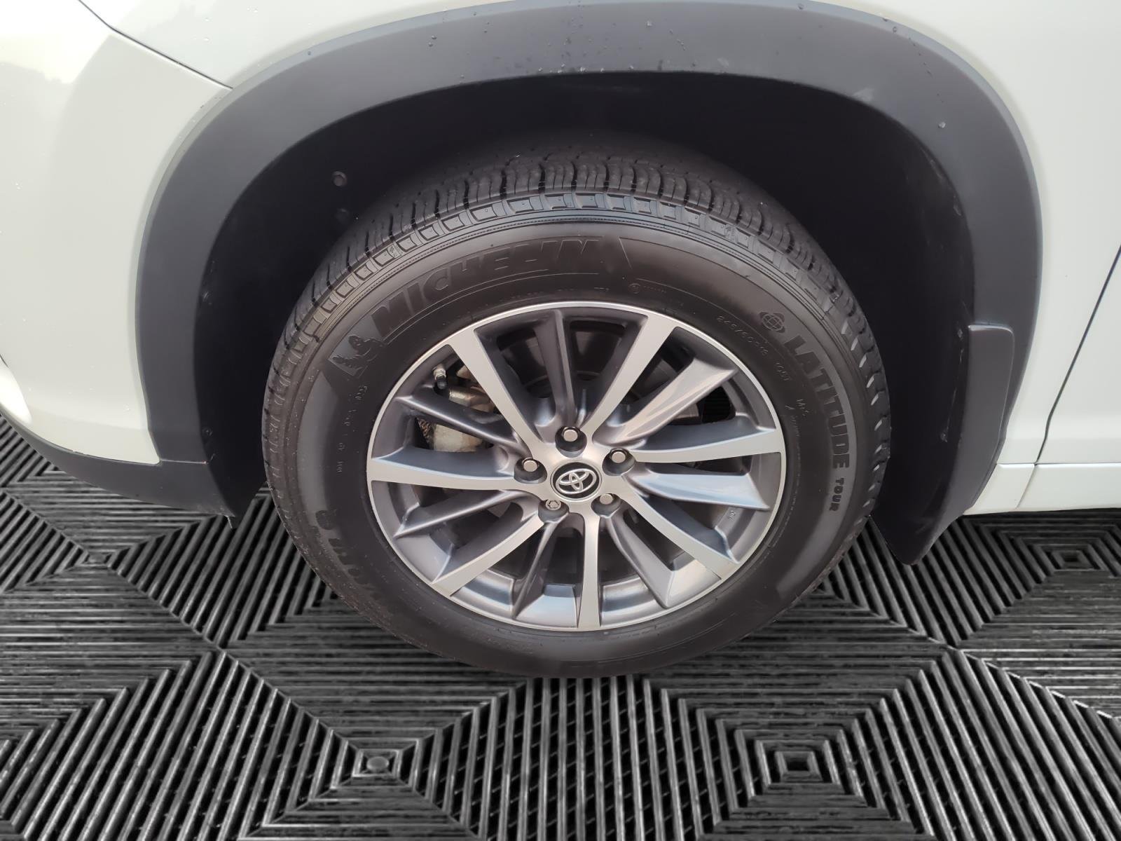 Used 2017 Blizzard Pearl Toyota XLE image 14