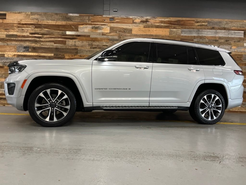 Used 2021 Silver Jeep Overland image 18