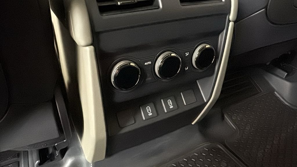 2026 Land Rover Defender OCTA - Photo 25