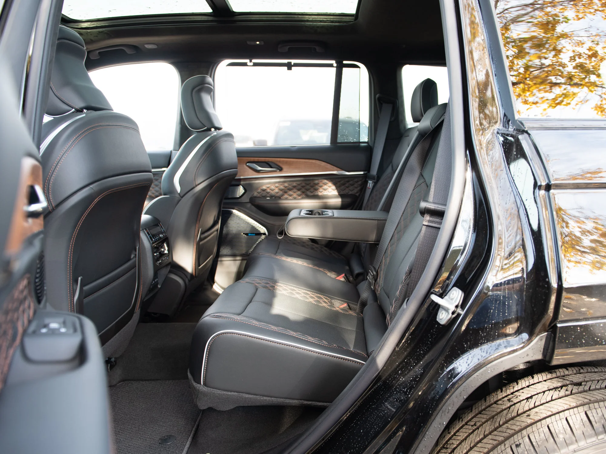 New 2026 Black Jeep Summit* 4x4, Night Vision, Massage Seats, Head-Up Display image 29