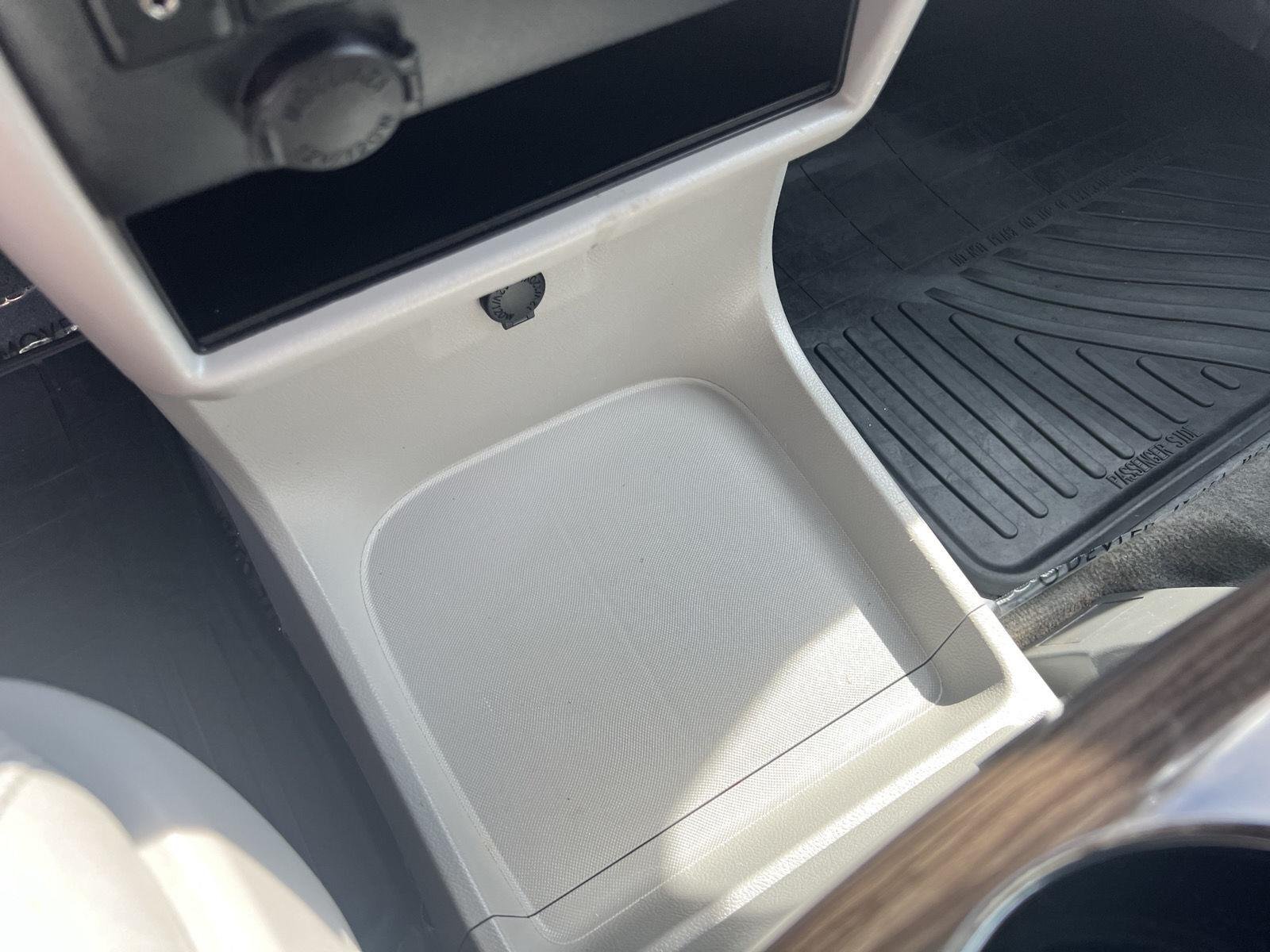 2016 Toyota Sienna XLE - Photo 25