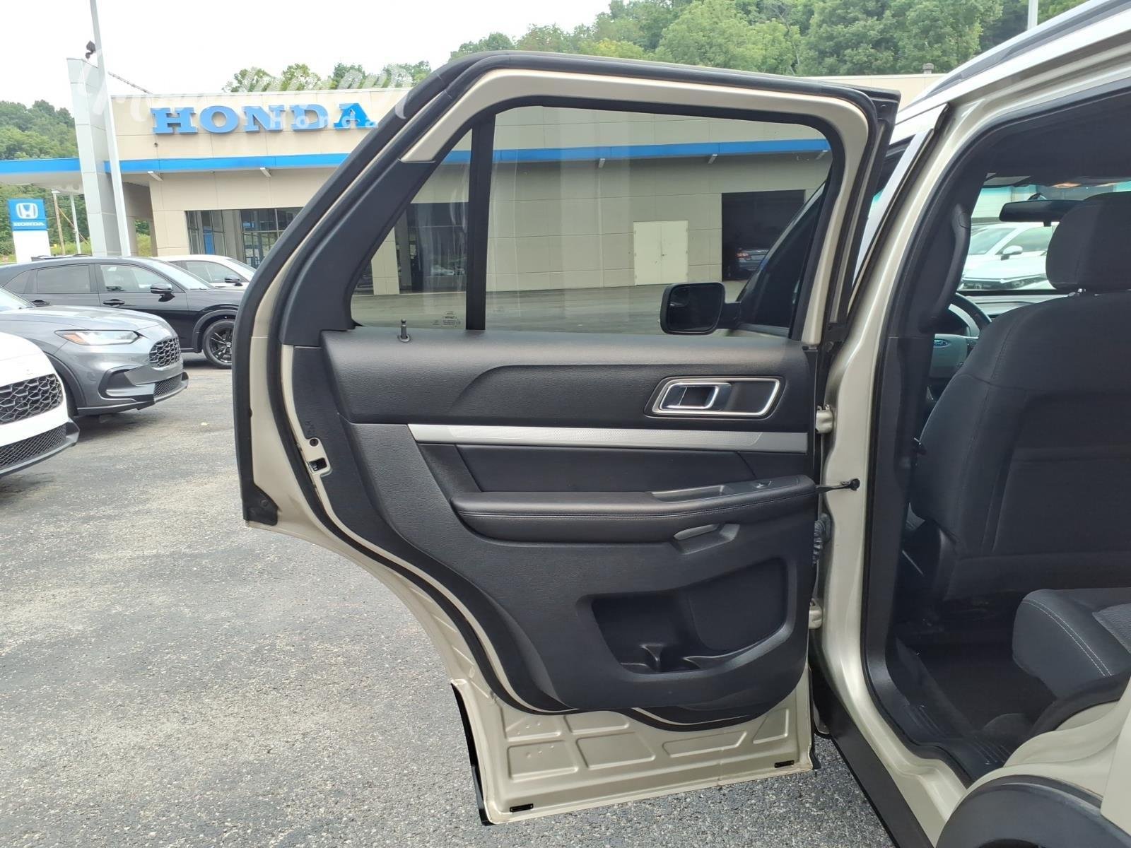 Used 2017 White Gold Ford XLT image 15