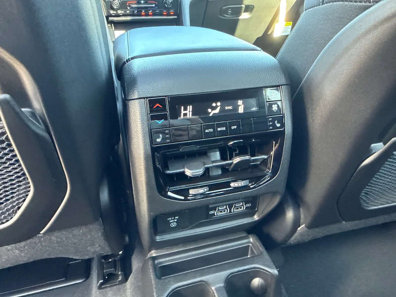 New 2025 Silver Zynith Exterior Paint Jeep Limited image 24