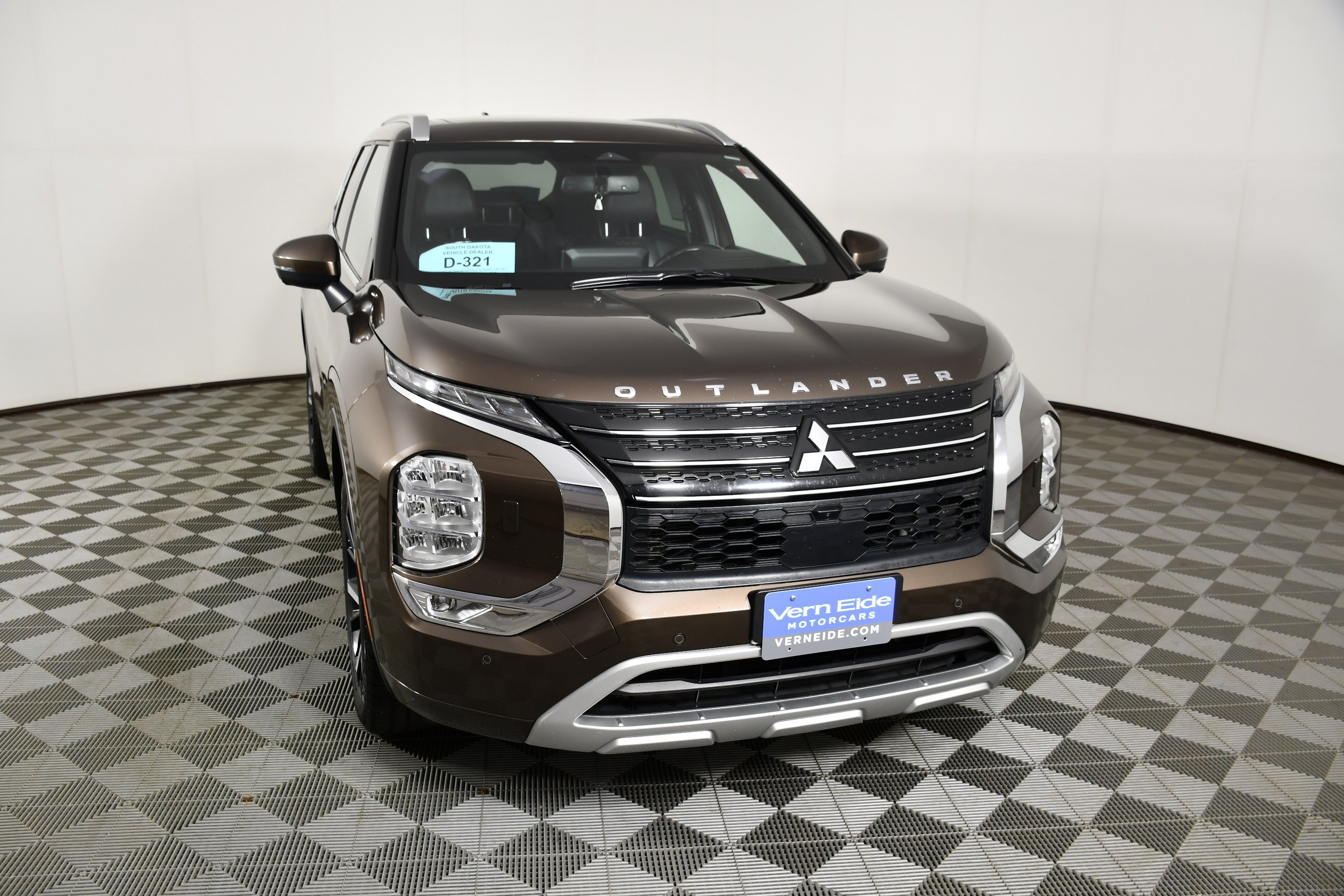 Used 2022 Deep Bronze Metallic Mitsubishi SEL image 3