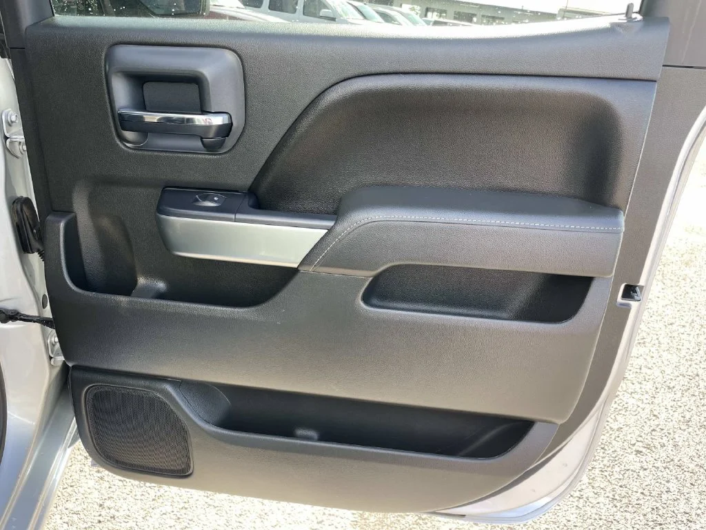 Used 2015 Silver Chevrolet LT image 28