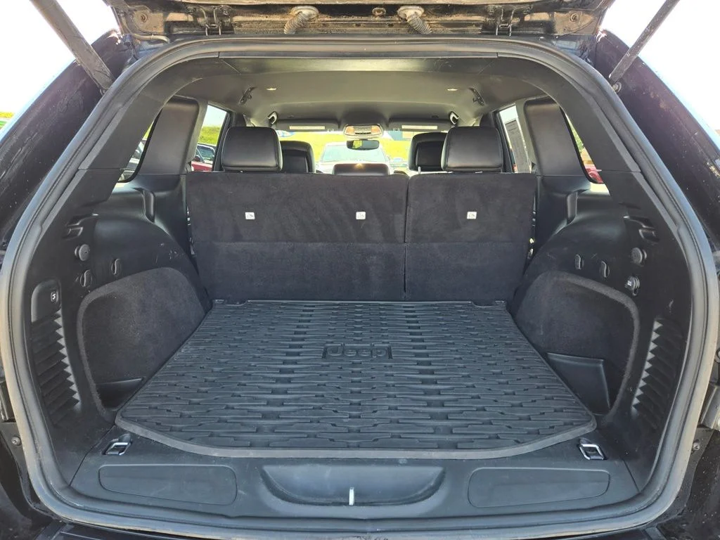 Certified Used 2020 Black Jeep Altitude image 32