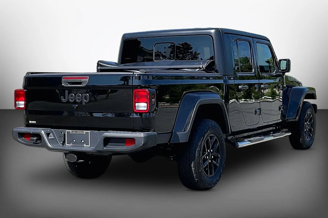Used 2023 Black Jeep Sport S image 8