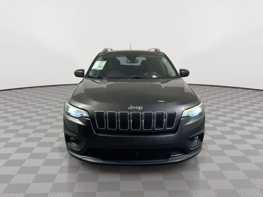 Used 2021 Gray Jeep Latitude Lux image 3
