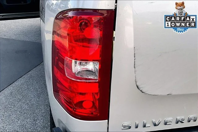 Used 2007 Silver Birch Metallic Chevrolet LT w/1LT image 29