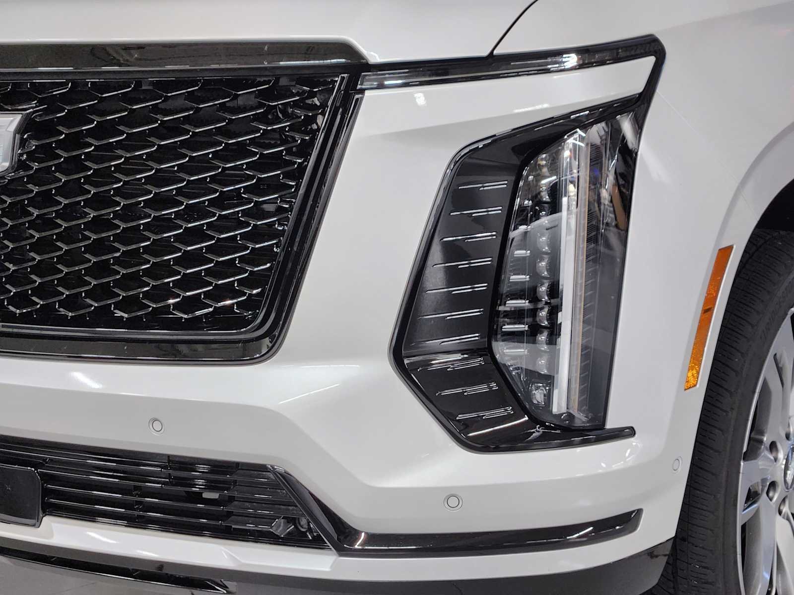Used 2025 Crystal White Tricoat Cadillac 4WD Sport Platinum image 12