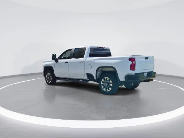 Used 2023 White Chevrolet Custom image 6