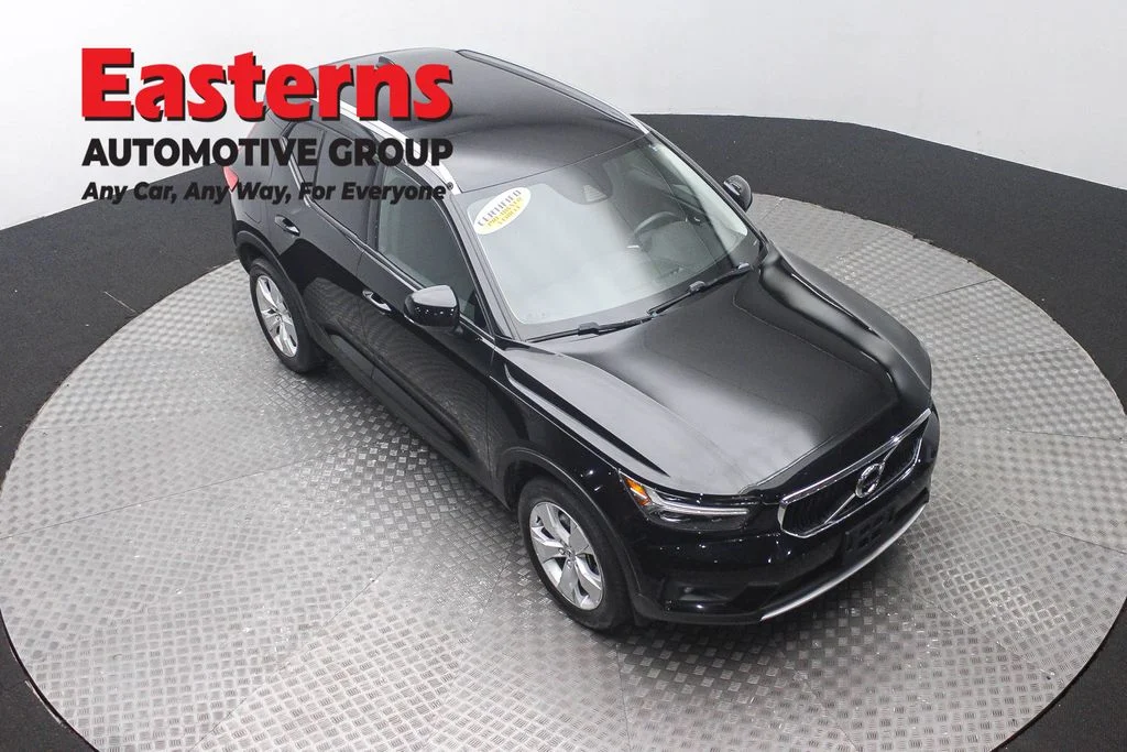 Used 2022 Black Volvo Momentum image 3