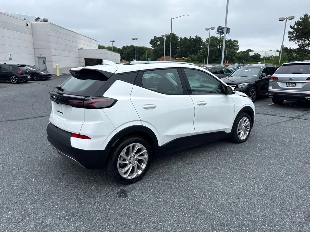 Used 2022 Summit White Chevrolet LT image 27