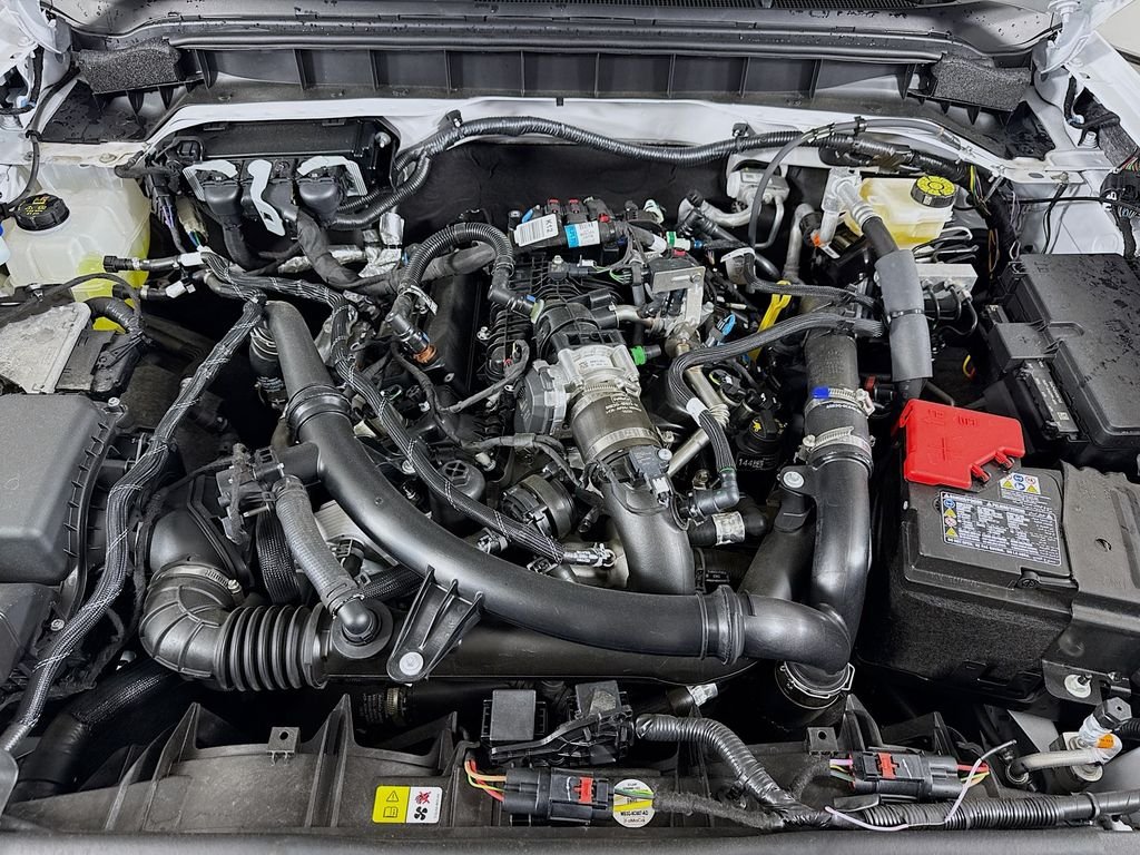 Used 2025 Oxford White Ford Badlands image 30