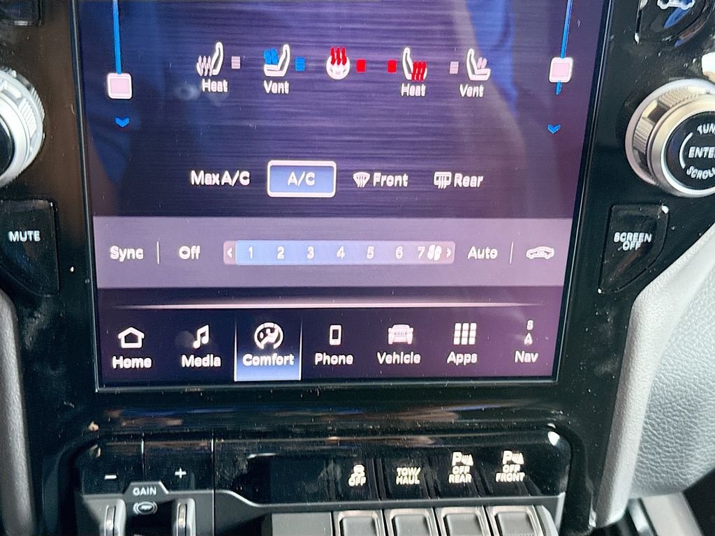 New 2026 Granite Crystal Metallic Clear-Coat Exterior Paint RAM Laramie image 25