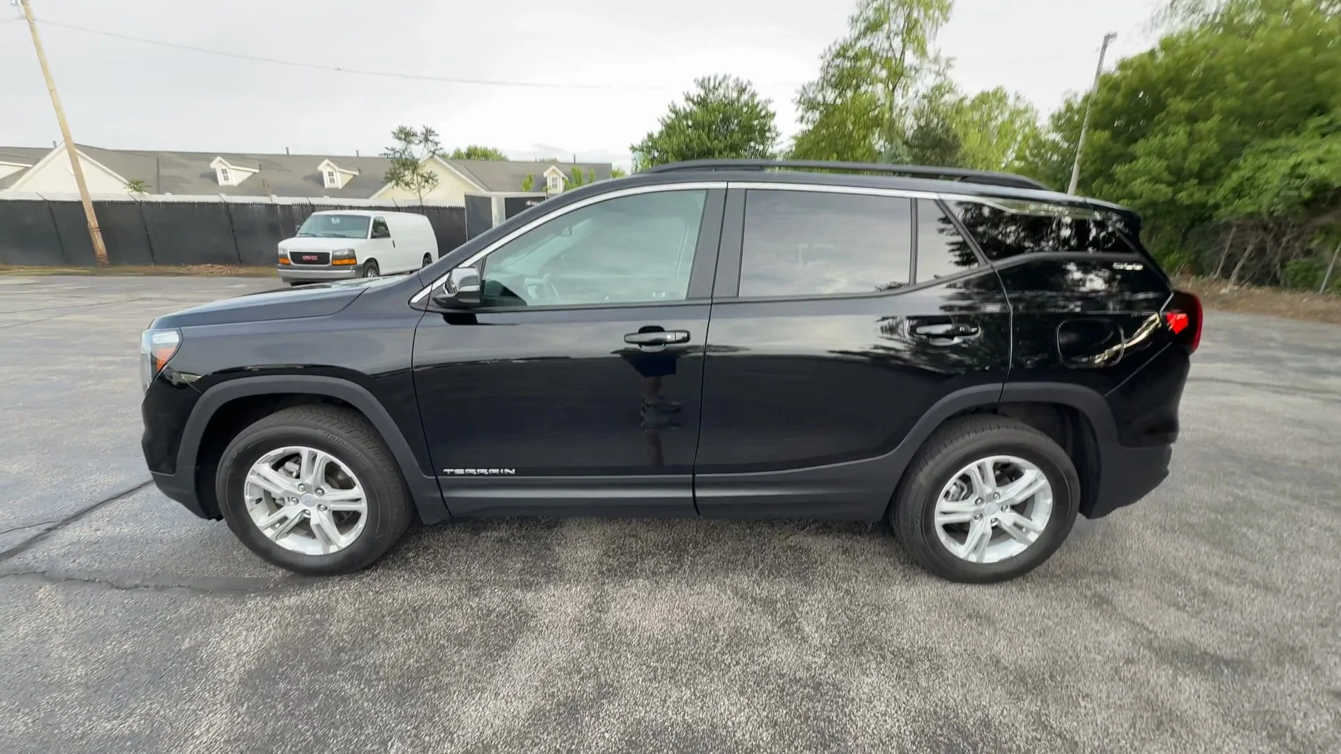 Used 2024 Ebony Twilight Metallic GMC SLE image 5